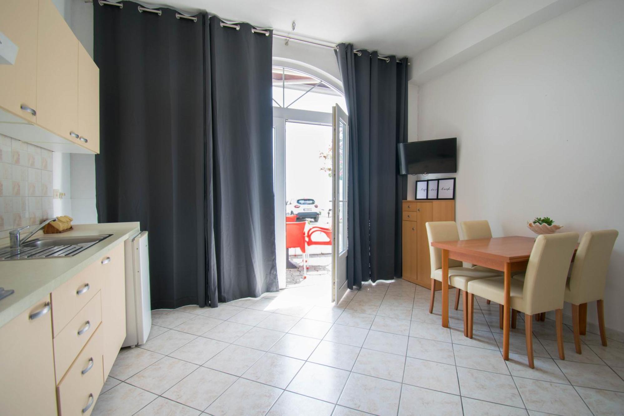 Apartments Manuela - Baška Voda Eksteriør bilde